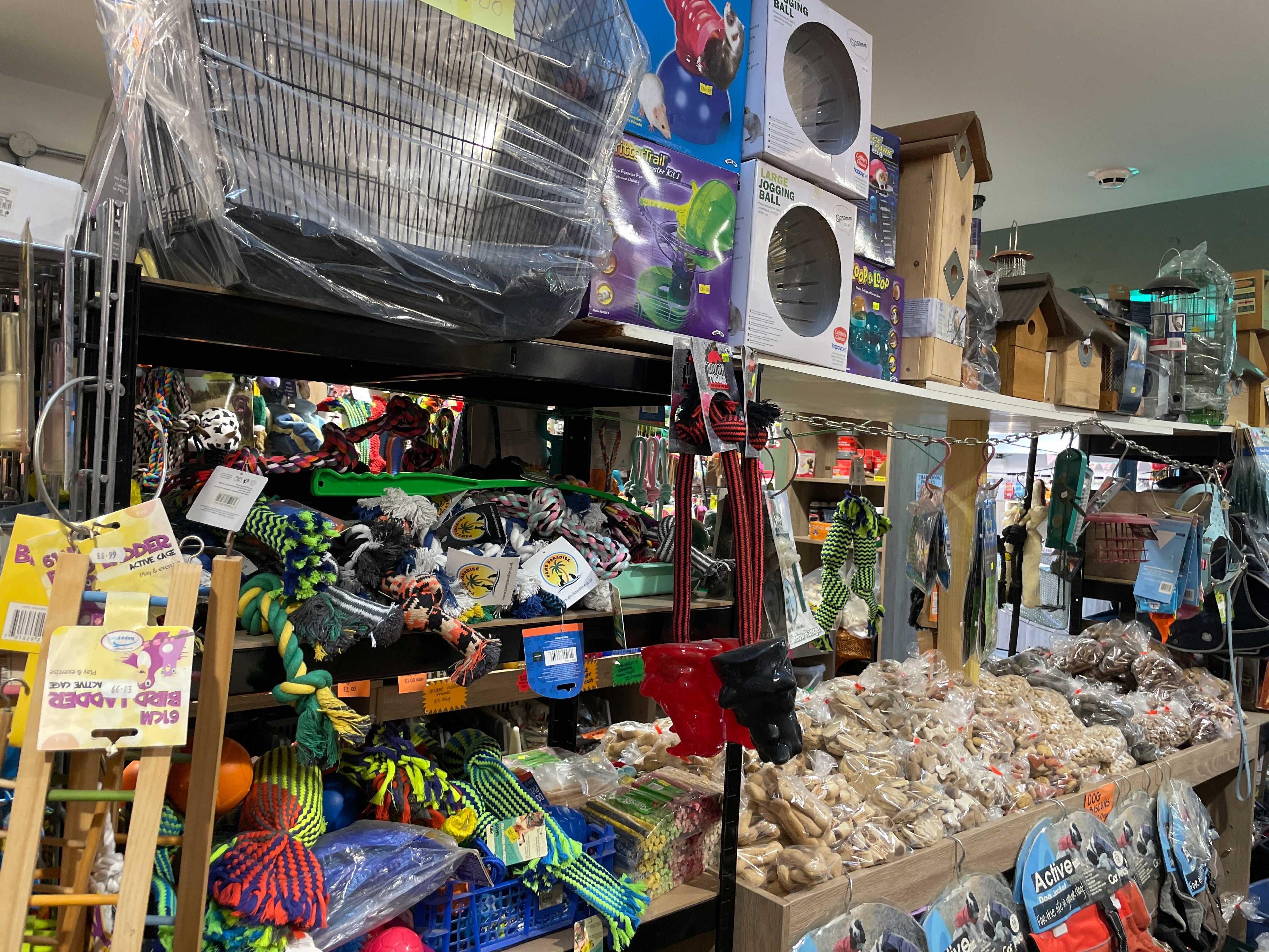 Pet supplies